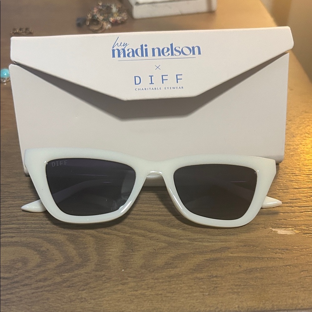 Diff Eyewear White Sunglasses - image 1